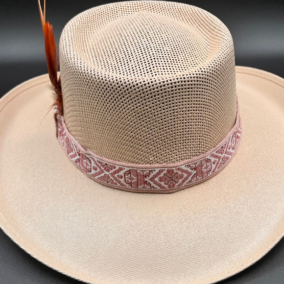 H18 Hat Gallero Style in Cream Color with Feather Medium - Picture 5 of 11